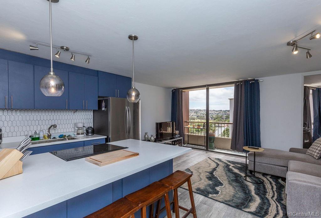 320 Liliuokalani Avenue  Unit 902