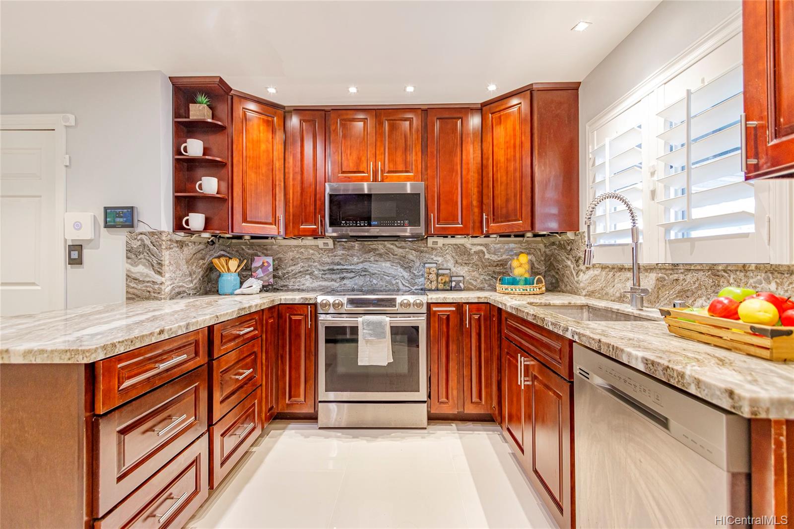 221 Hanamaulu Street Honolulu HI 96825 sold on 07192022