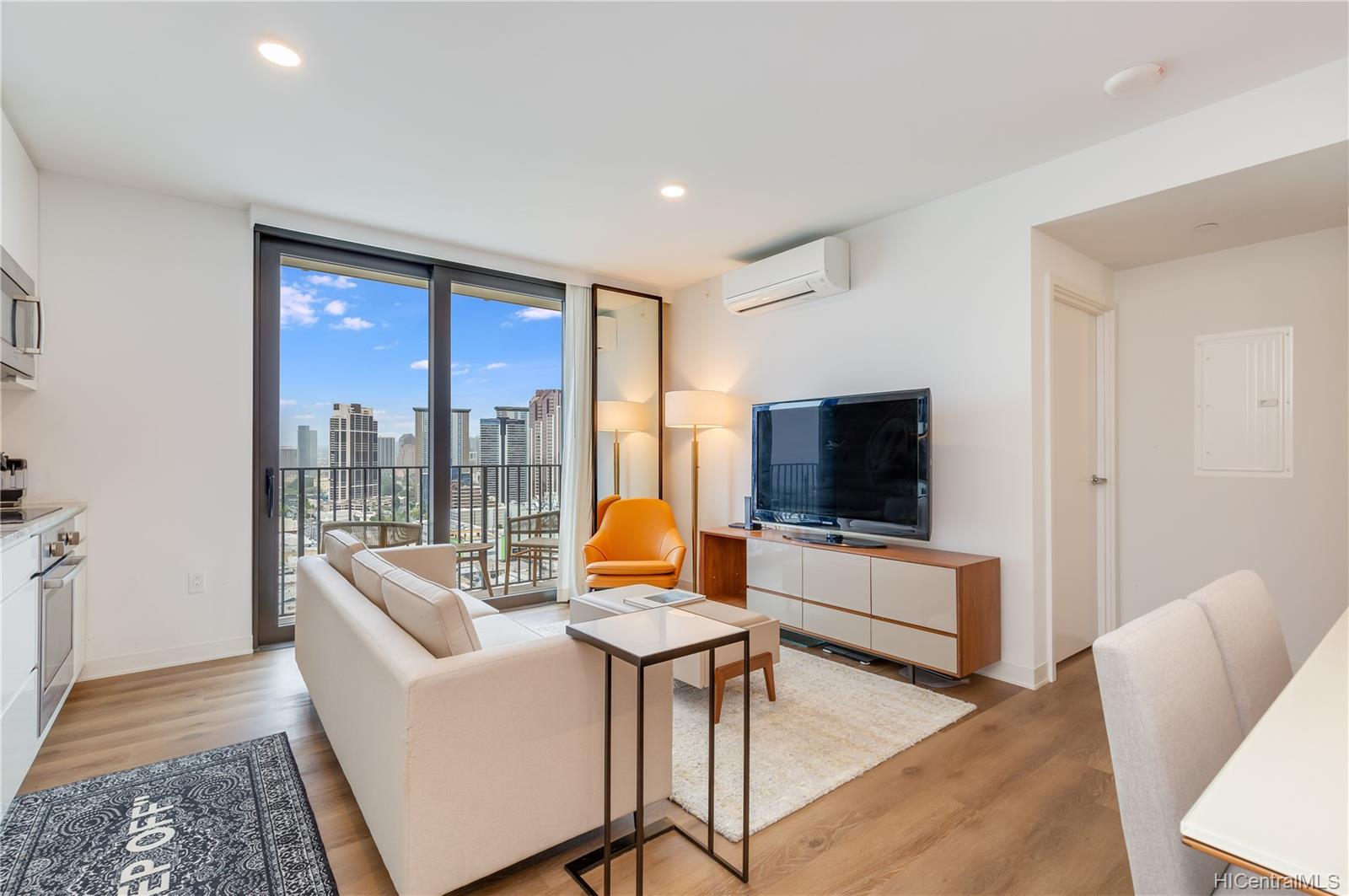 987 Queen Street  Unit 2303