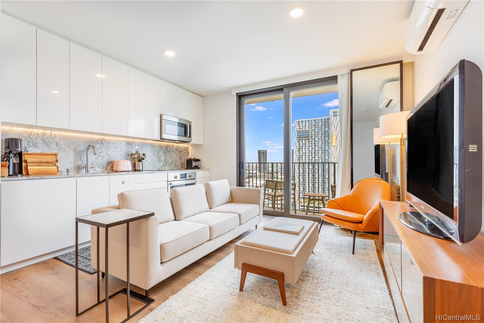 987 Queen Street  Unit 2303