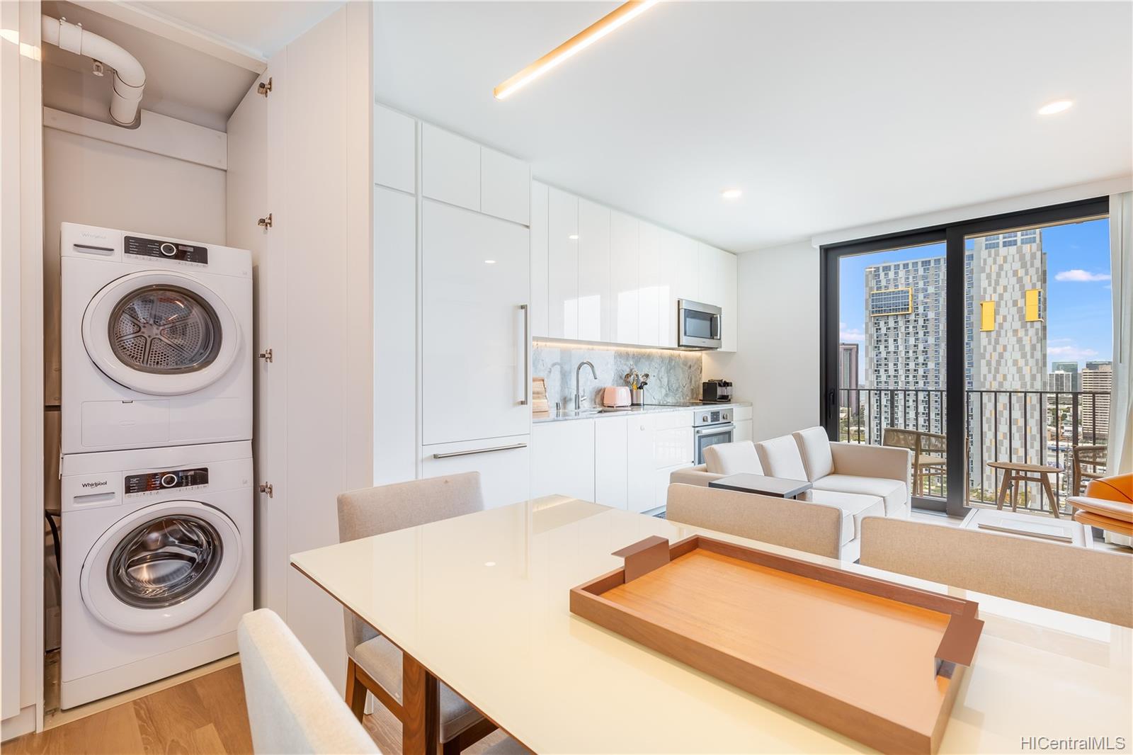 987 Queen Street  Unit 2303