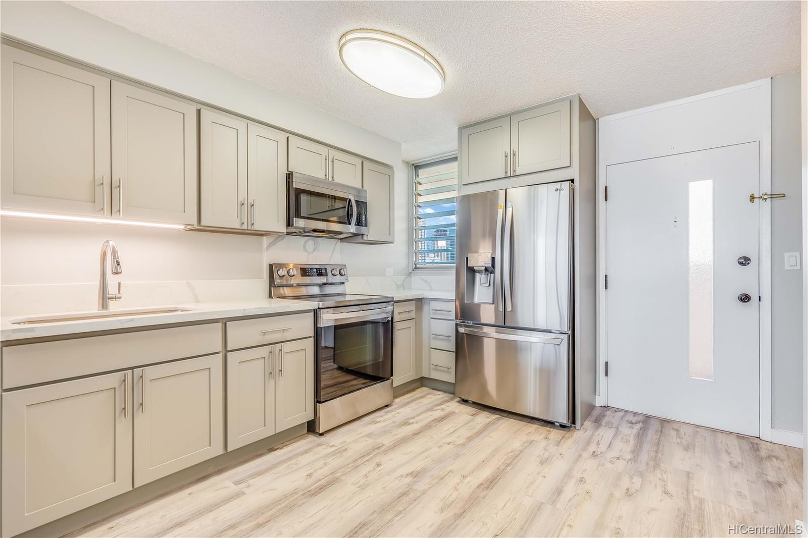 500 University Avenue  Unit 928