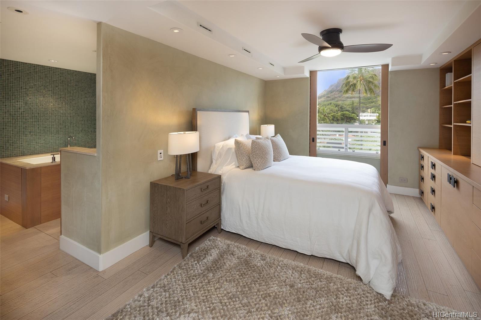 3003 Kalakaua Avenue  Unit 5B