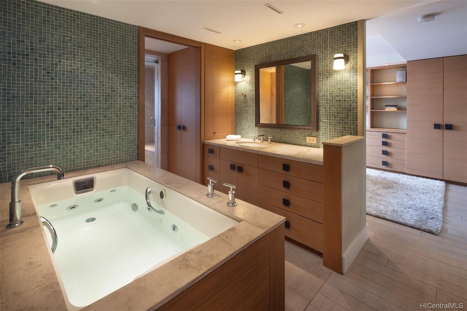 3003 Kalakaua Avenue  Unit 5B