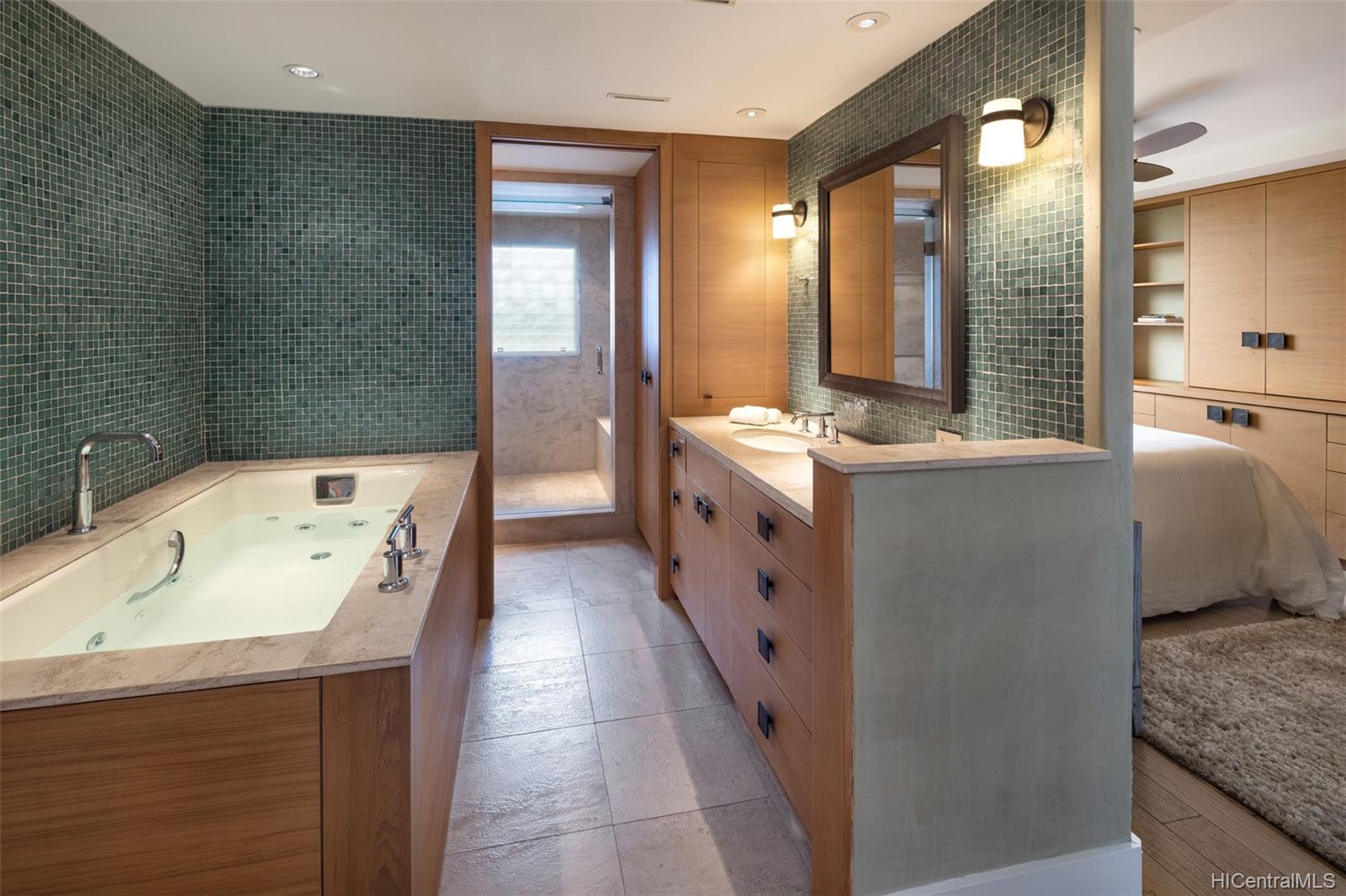 3003 Kalakaua Avenue  Unit 5B