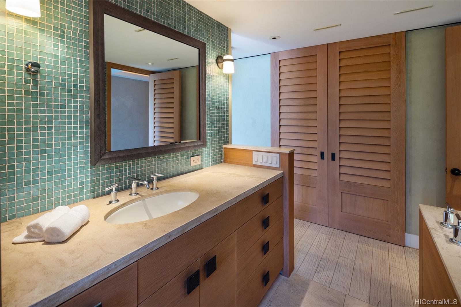 3003 Kalakaua Avenue  Unit 5B