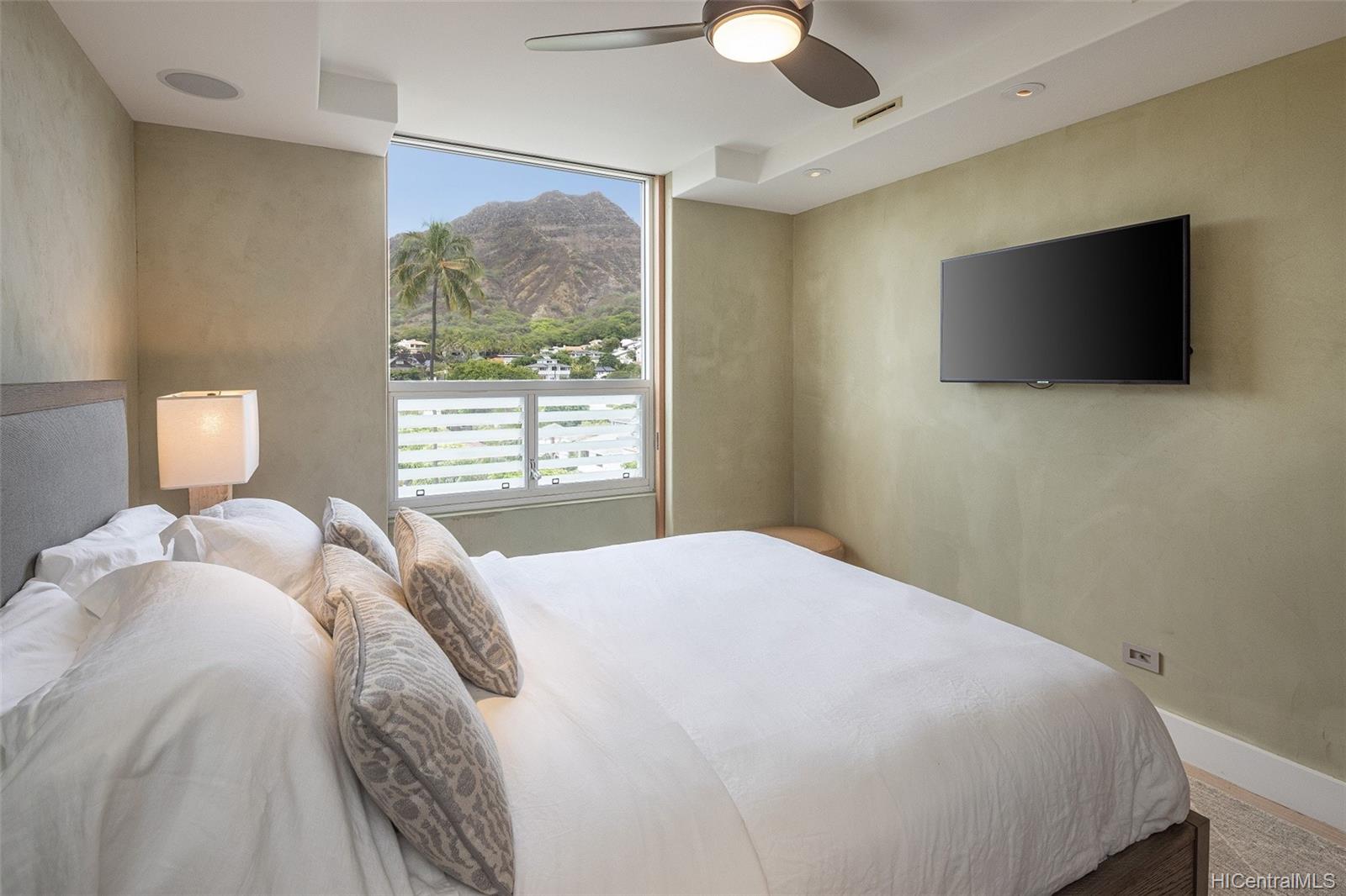 3003 Kalakaua Avenue  Unit 5B
