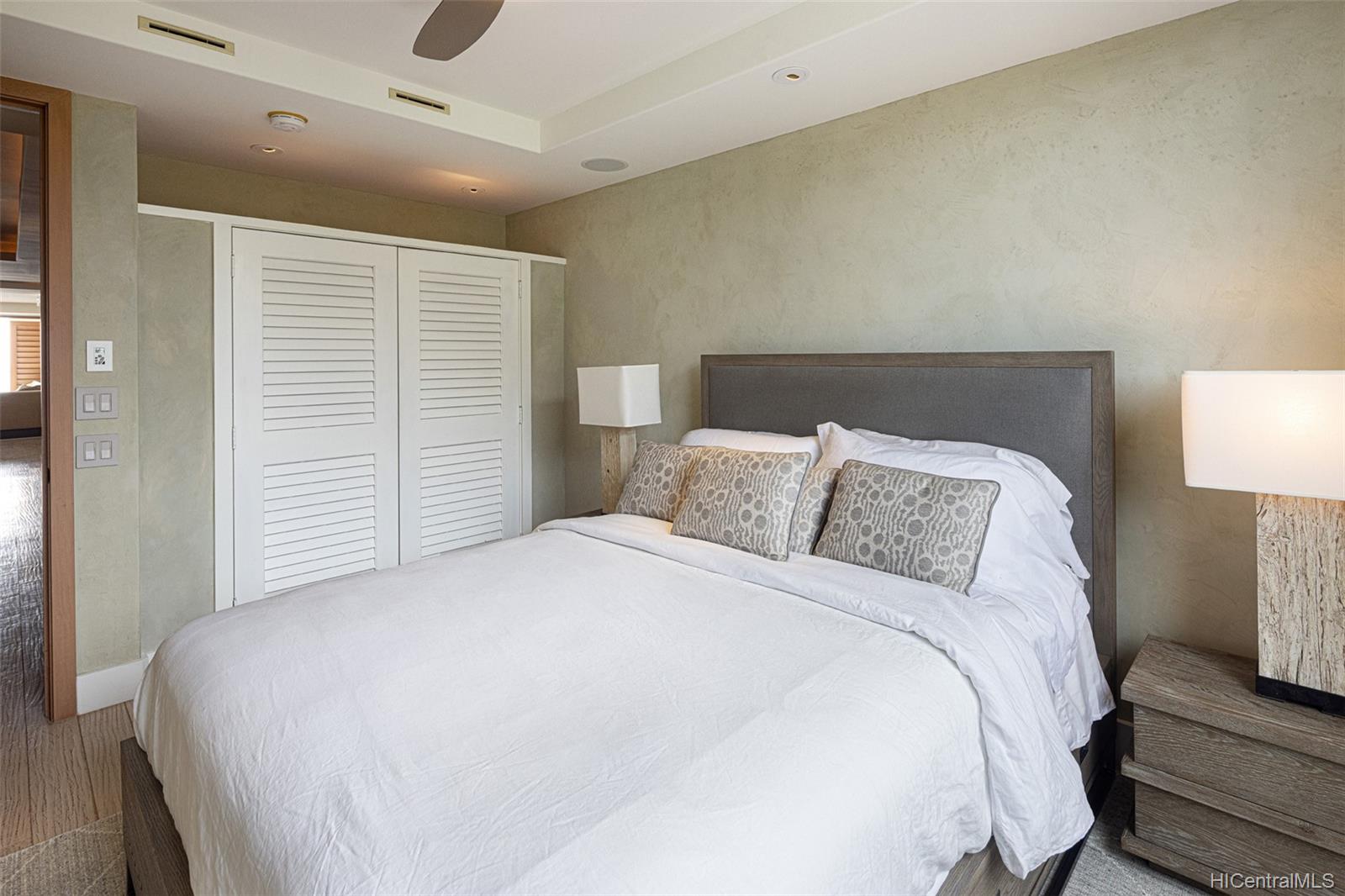 3003 Kalakaua Avenue  Unit 5B