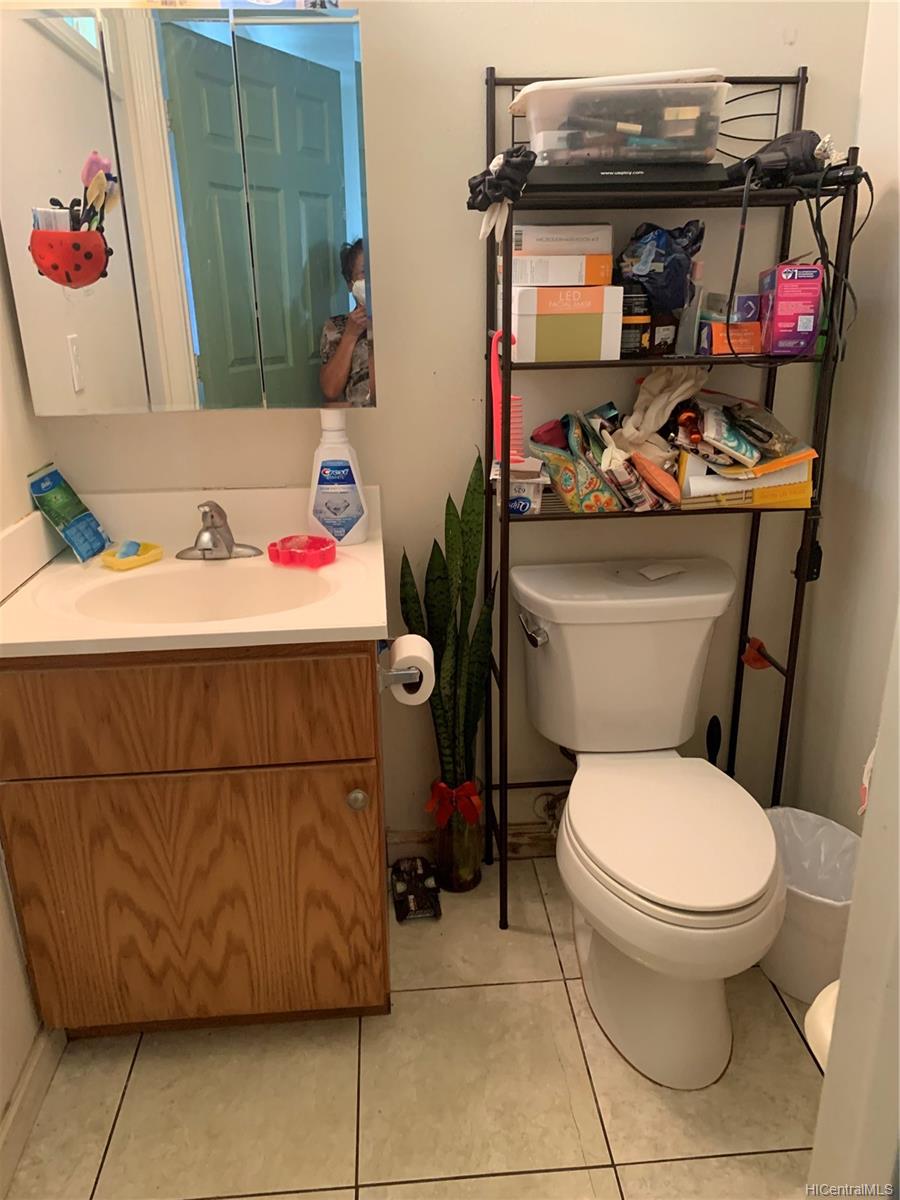 2704 Kalihi Street