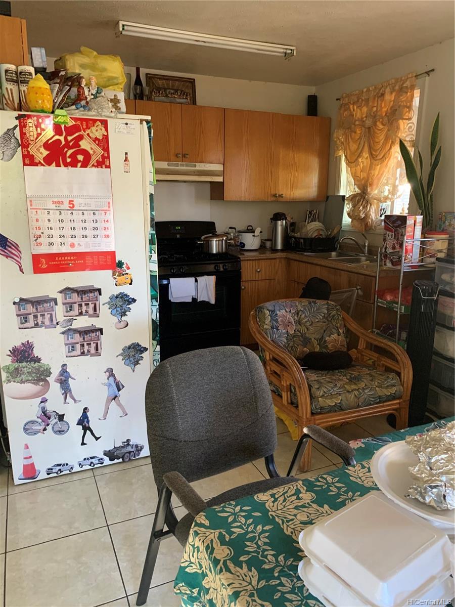 2704 Kalihi Street