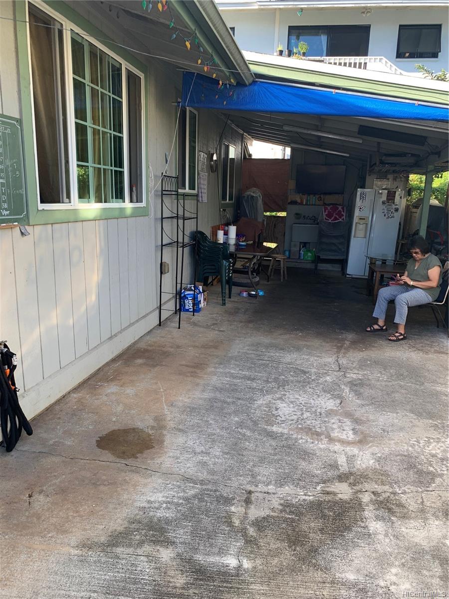 2704 Kalihi Street 2704 Kalihi Street