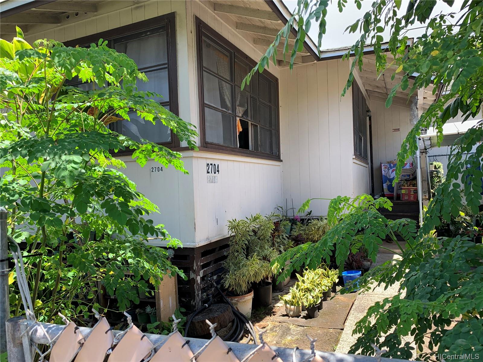 2704 Kalihi Street