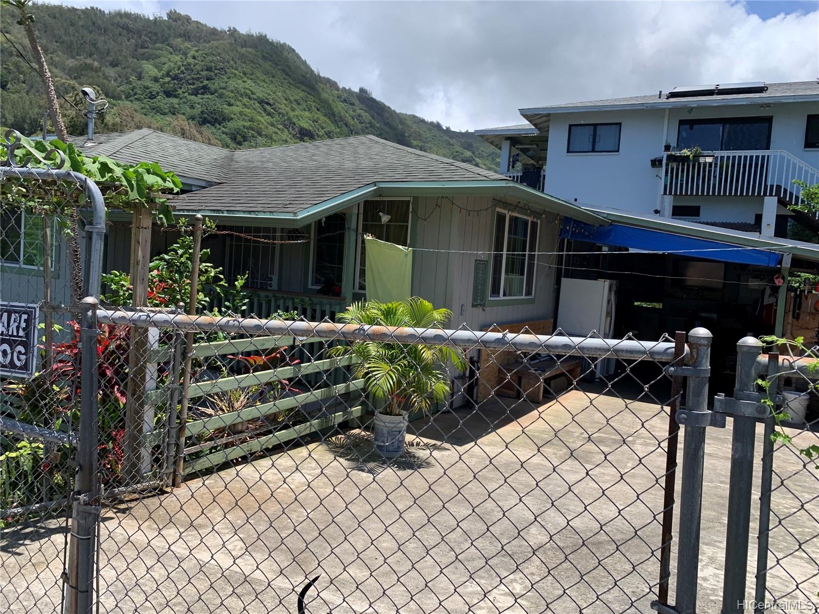 2704 Kalihi Street