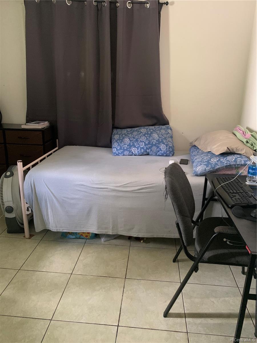 2704 Kalihi Street