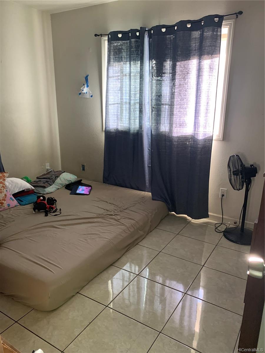 2704 Kalihi Street