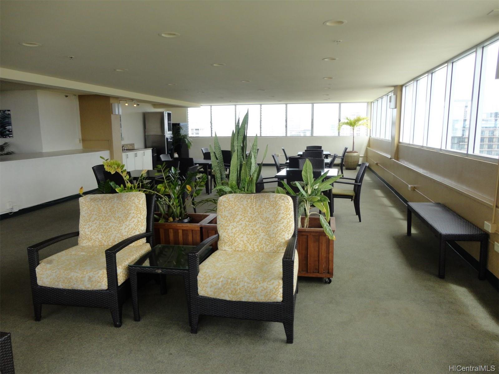 2427 Kuhio Avenue  Unit 804