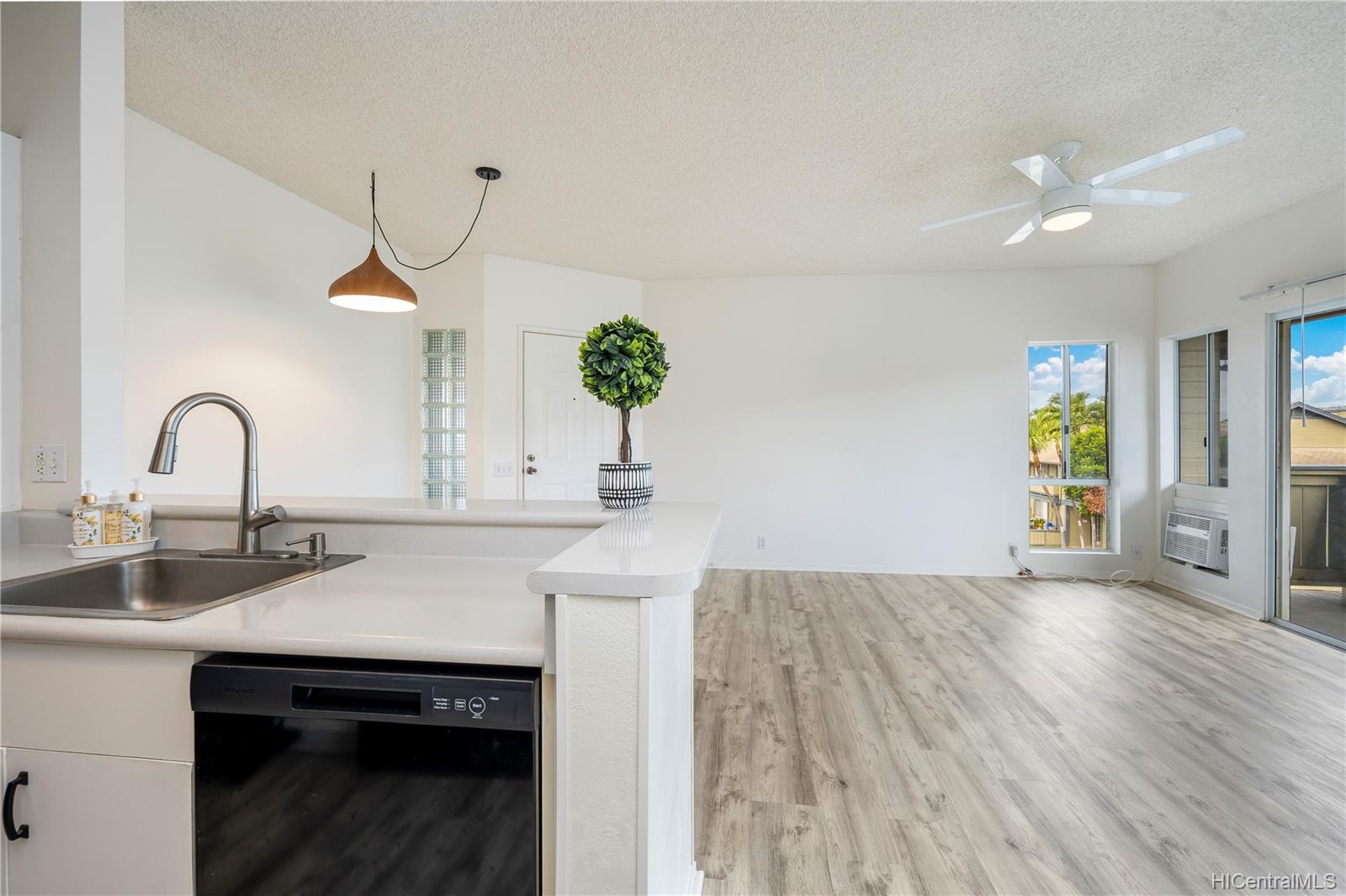 91-213 Hanapouli Circle  Unit 37I