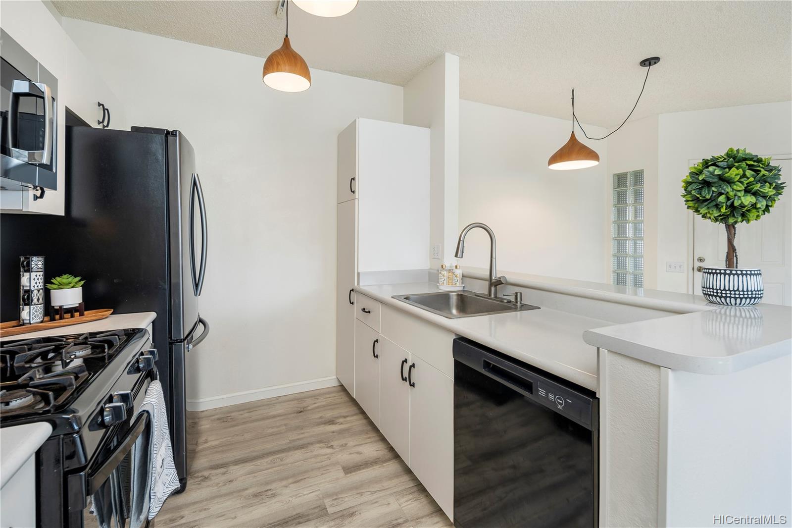 91-213 Hanapouli Circle  Unit 37I