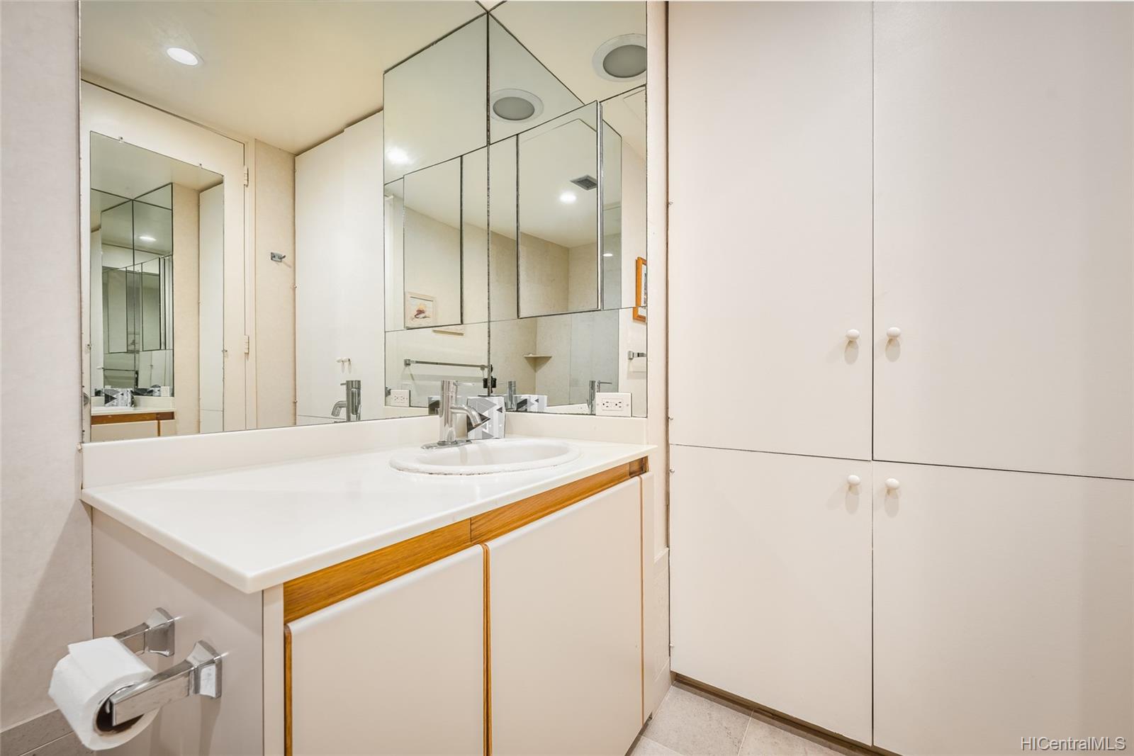 4999 Kahala Avenue  Unit 324