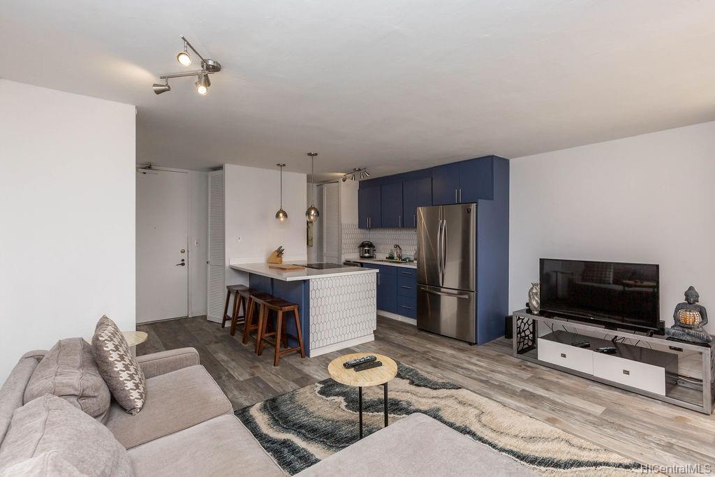 320 Liliuokalani Avenue  Unit 902