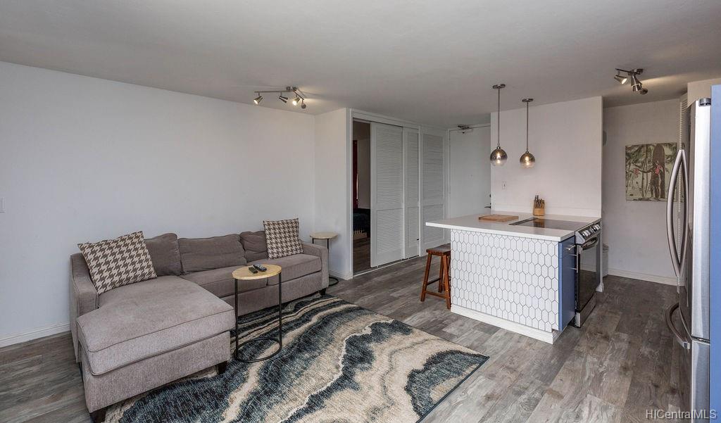 320 Liliuokalani Avenue  Unit 902