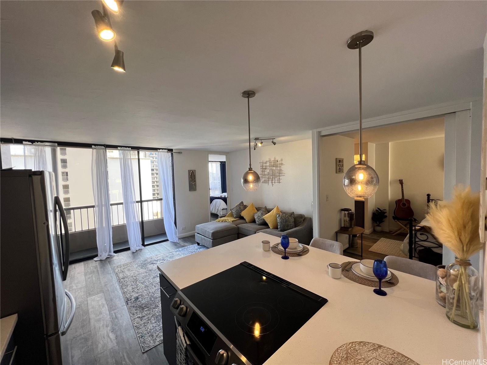 320 Liliuokalani Avenue  Unit 902
