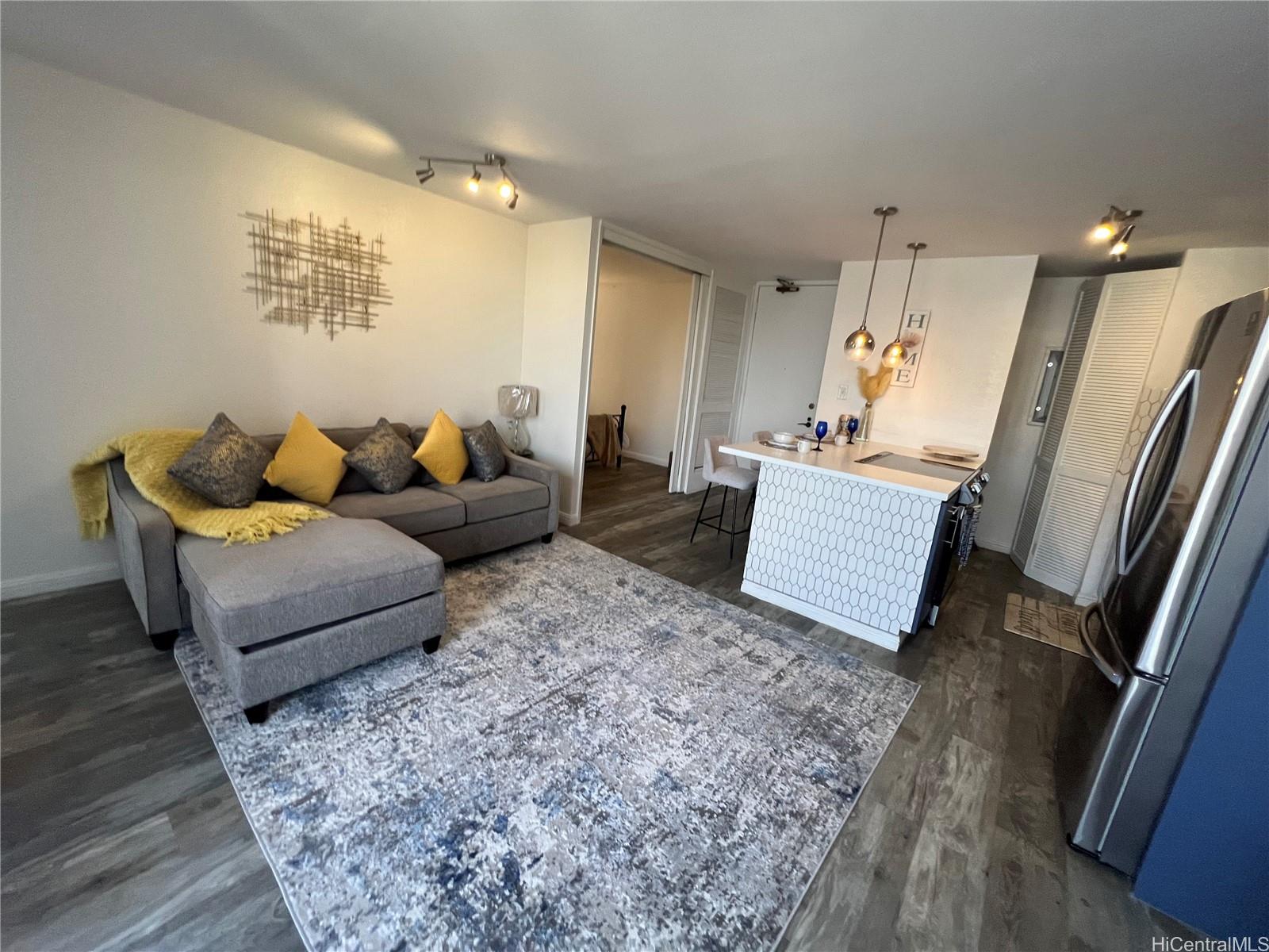 320 Liliuokalani Avenue  Unit 902