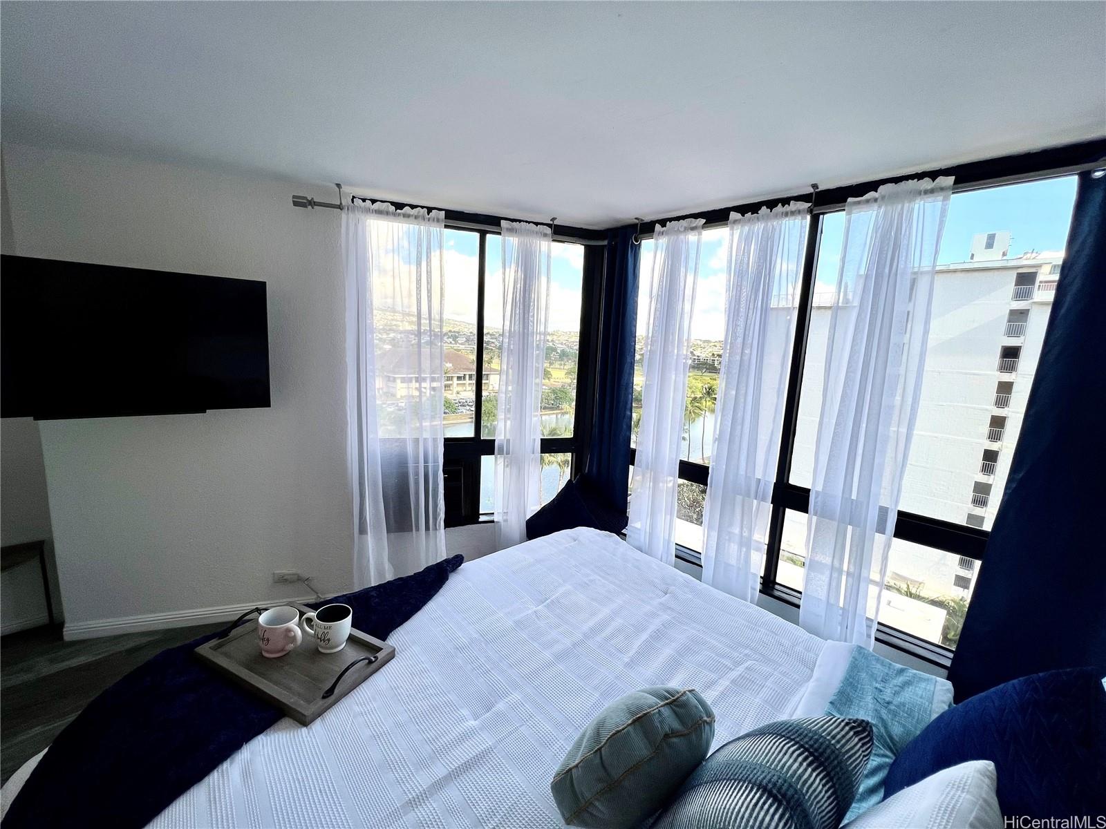 320 Liliuokalani Avenue  Unit 902