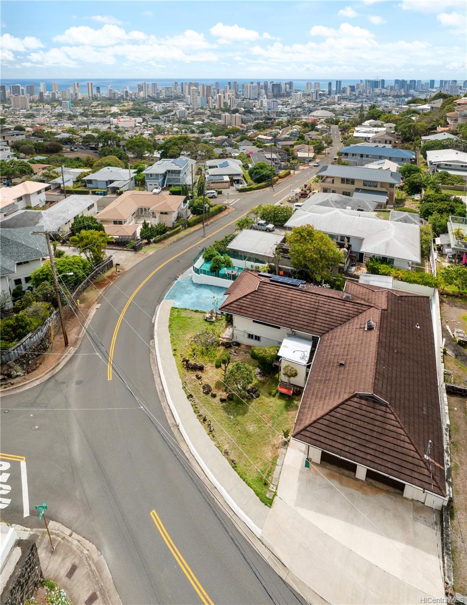1766 St Louis Drive Honolulu HI 96816 listed 10192022