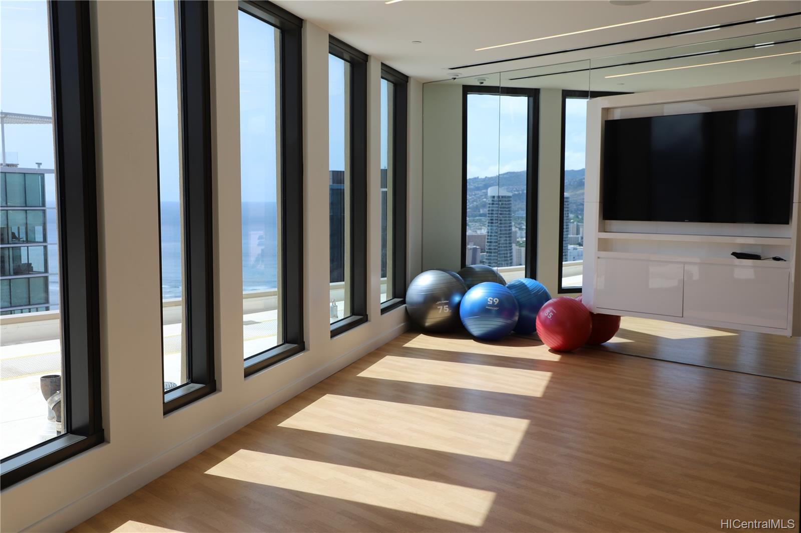 987 Queen Street  Unit 3006