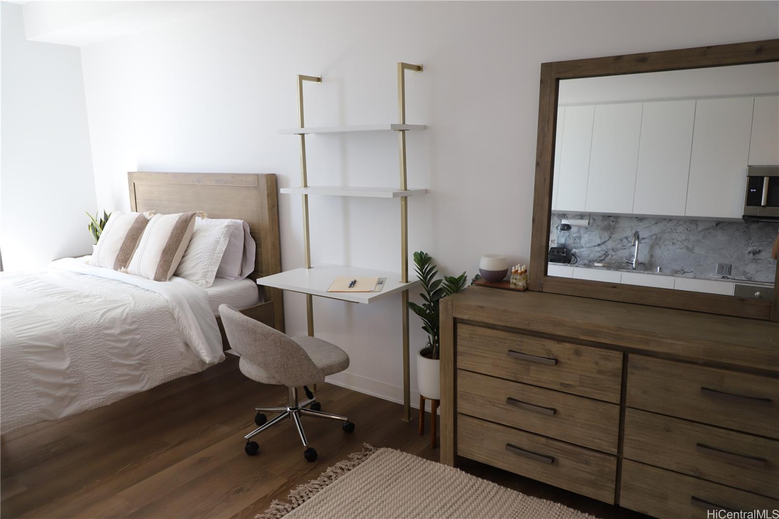 987 Queen Street  Unit 3006