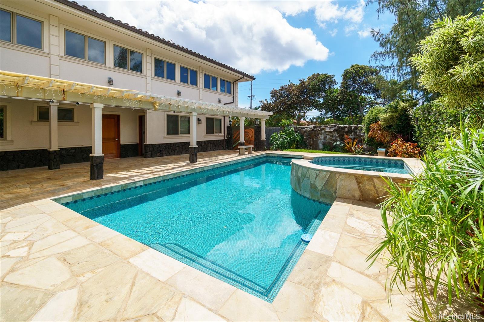 7096 Kalanianaole Highway