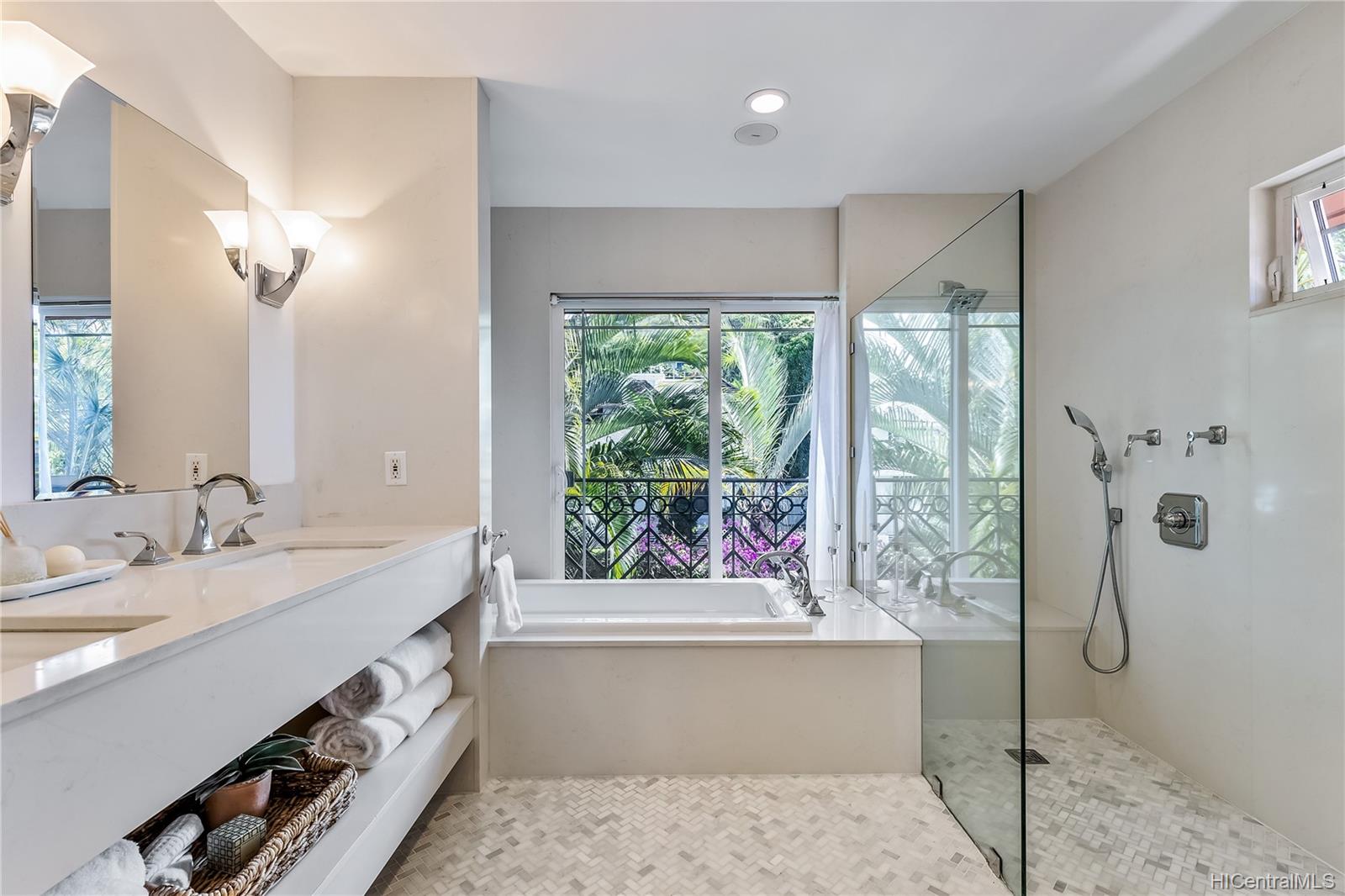 3063 Diamond Head Road