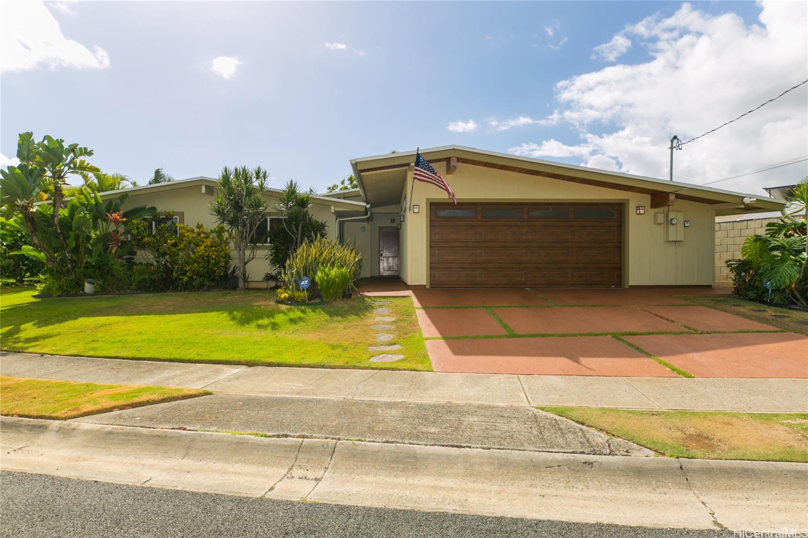 823 Halula Place