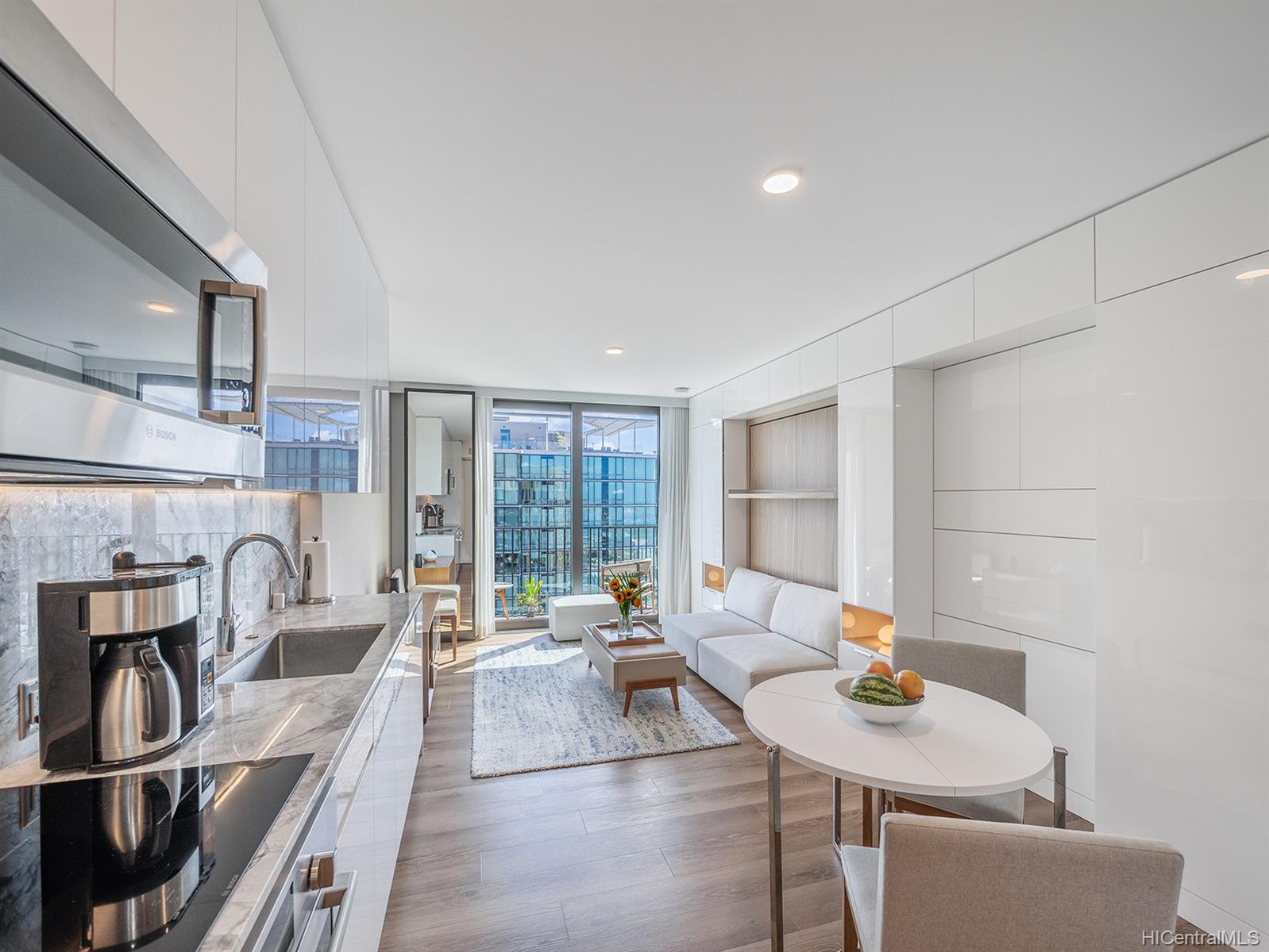 987 Queen Street  Unit 4106