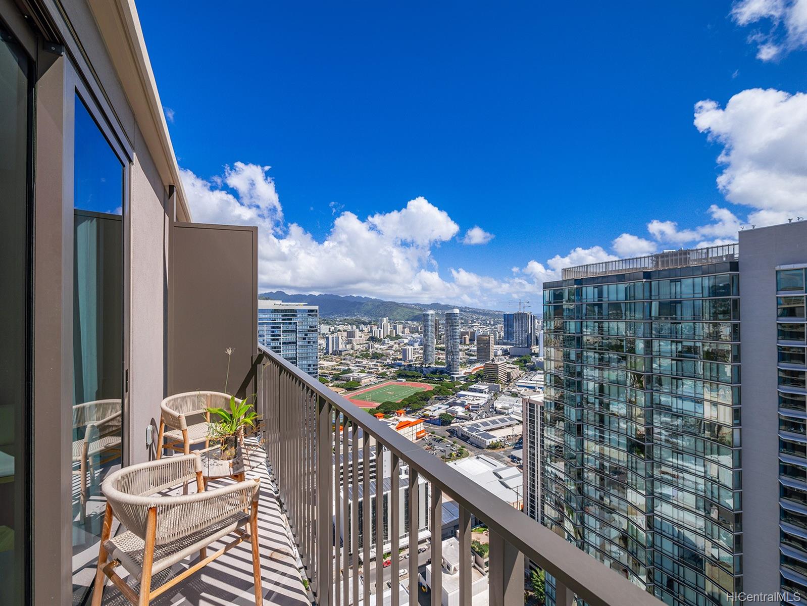 987 Queen Street  Unit 4106