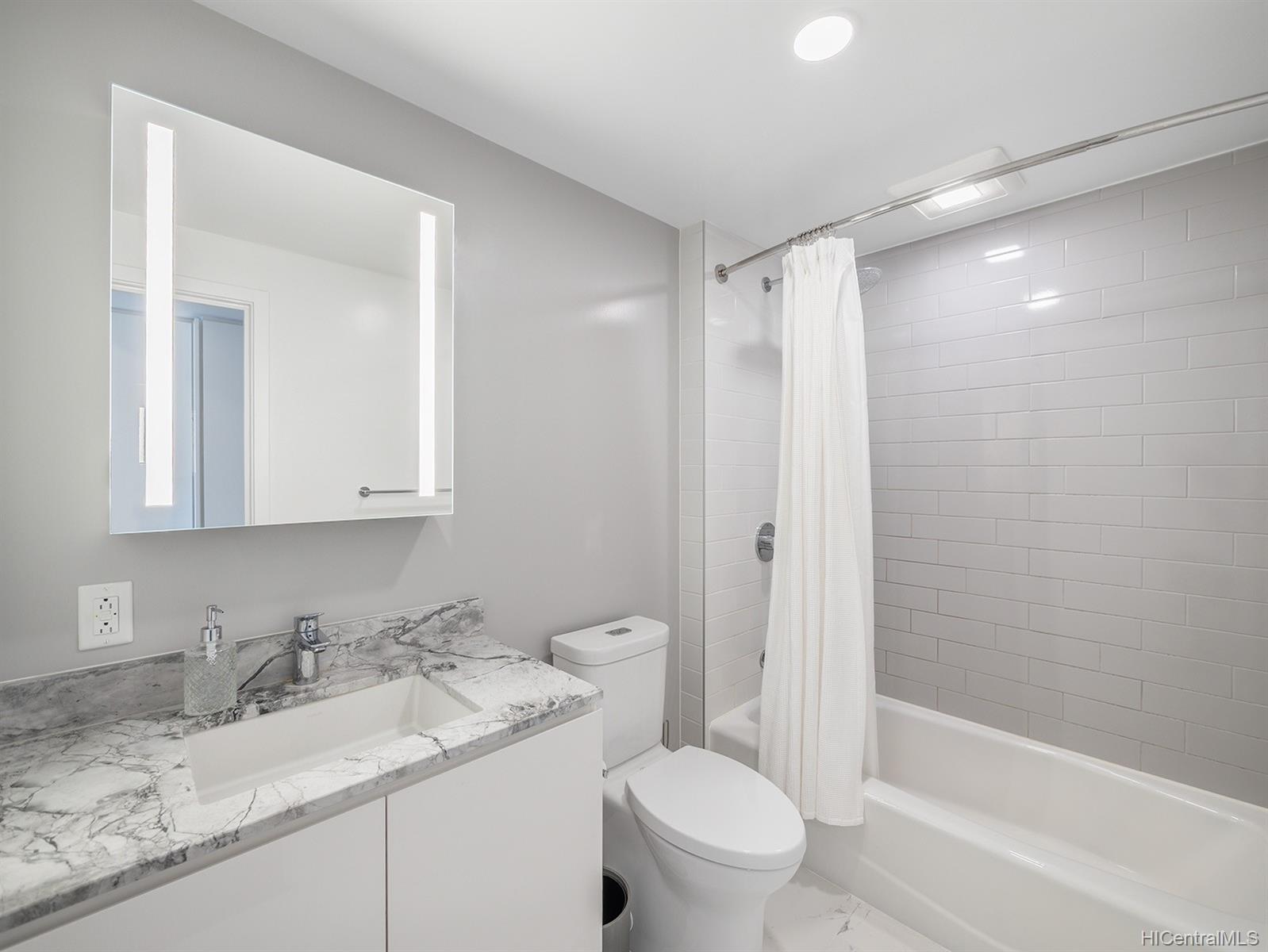 987 Queen Street  Unit 4106