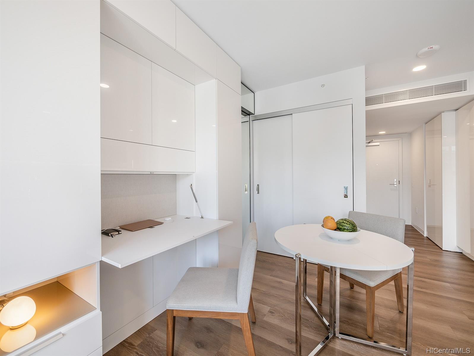 987 Queen Street  Unit 4106