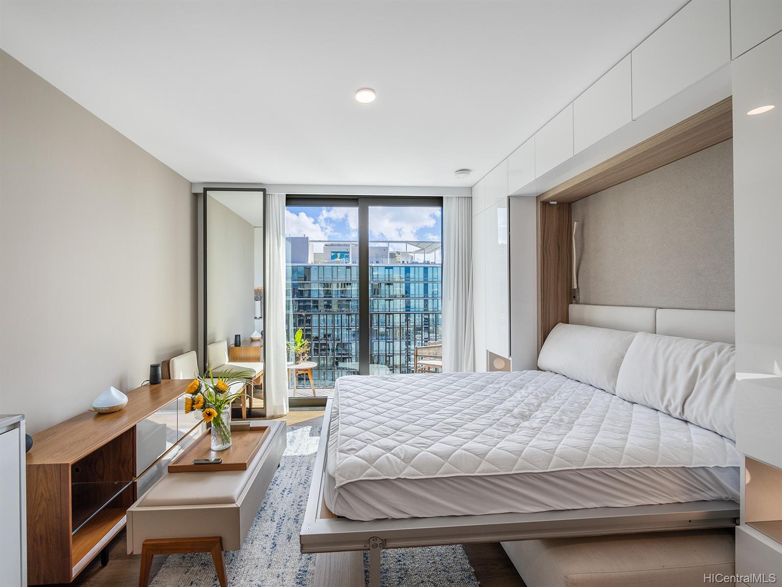 987 Queen Street  Unit 4106