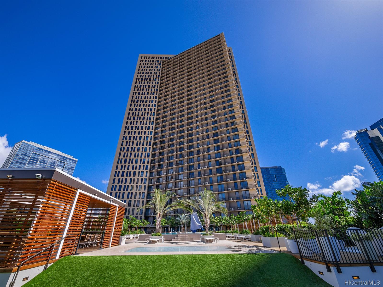 987 Queen Street  Unit 4106