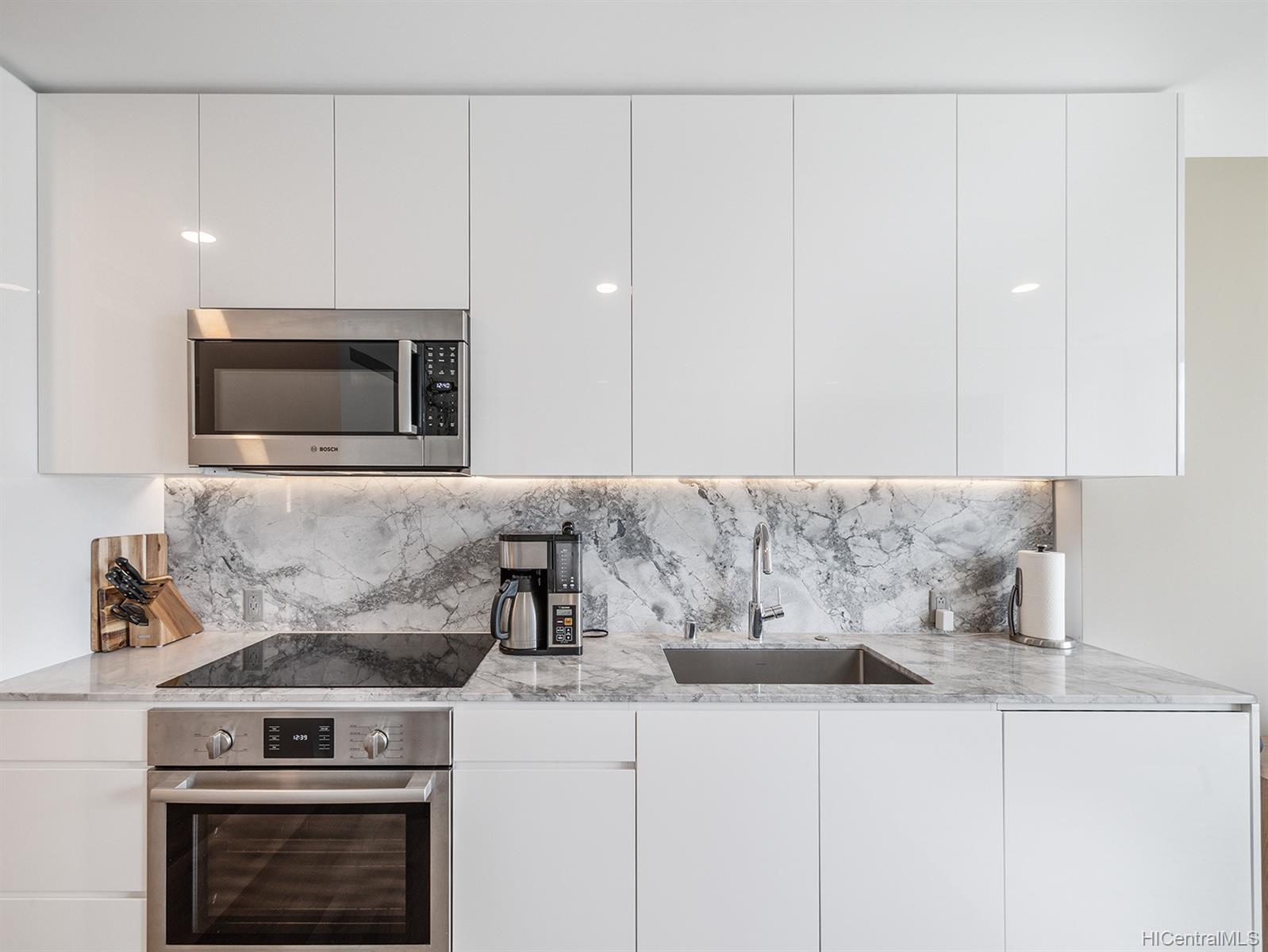 987 Queen Street  Unit 4106