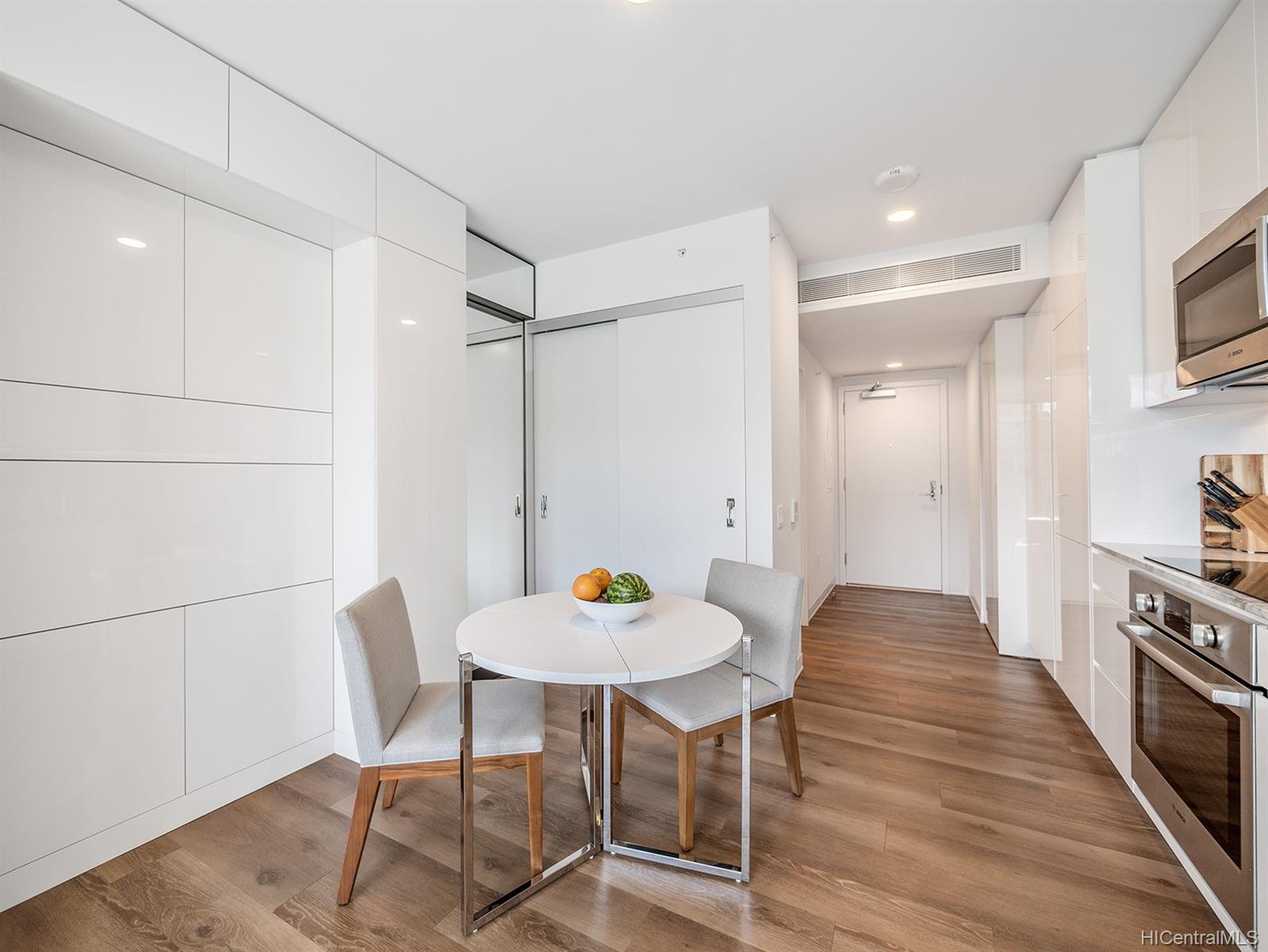 987 Queen Street  Unit 4106