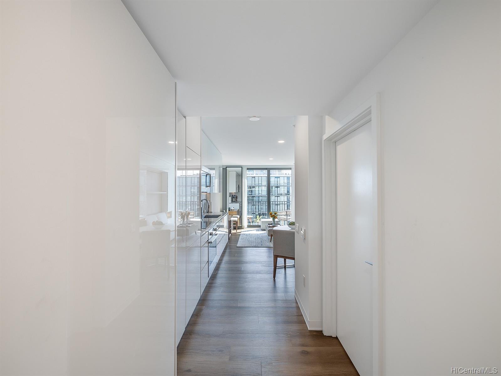 987 Queen Street  Unit 4106