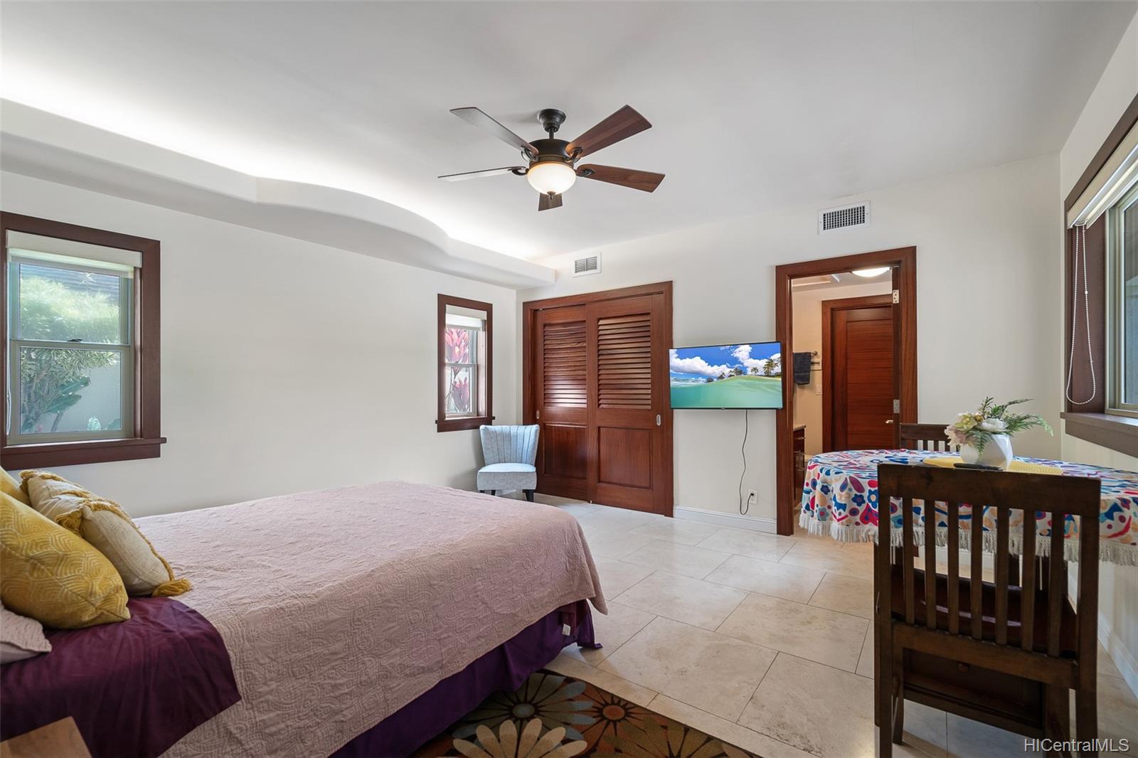 7096 Kalanianaole Highway