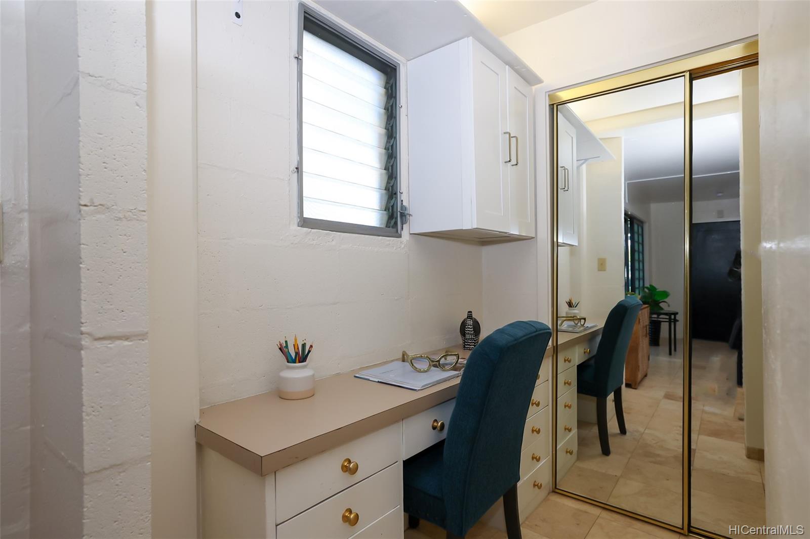 2957 Kalakaua Avenue  Unit 211