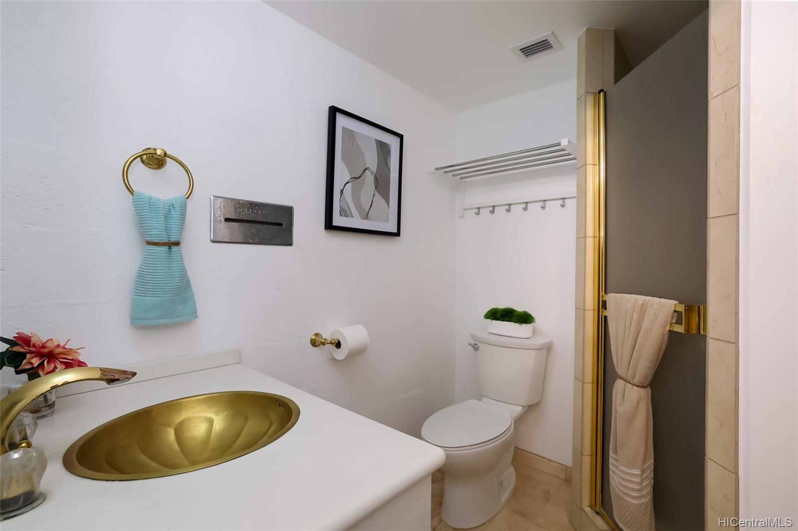 2957 Kalakaua Avenue  Unit 211