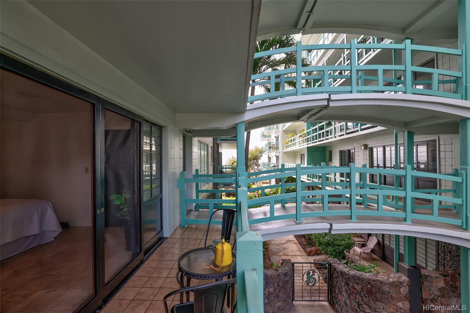 2957 Kalakaua Avenue  Unit 211