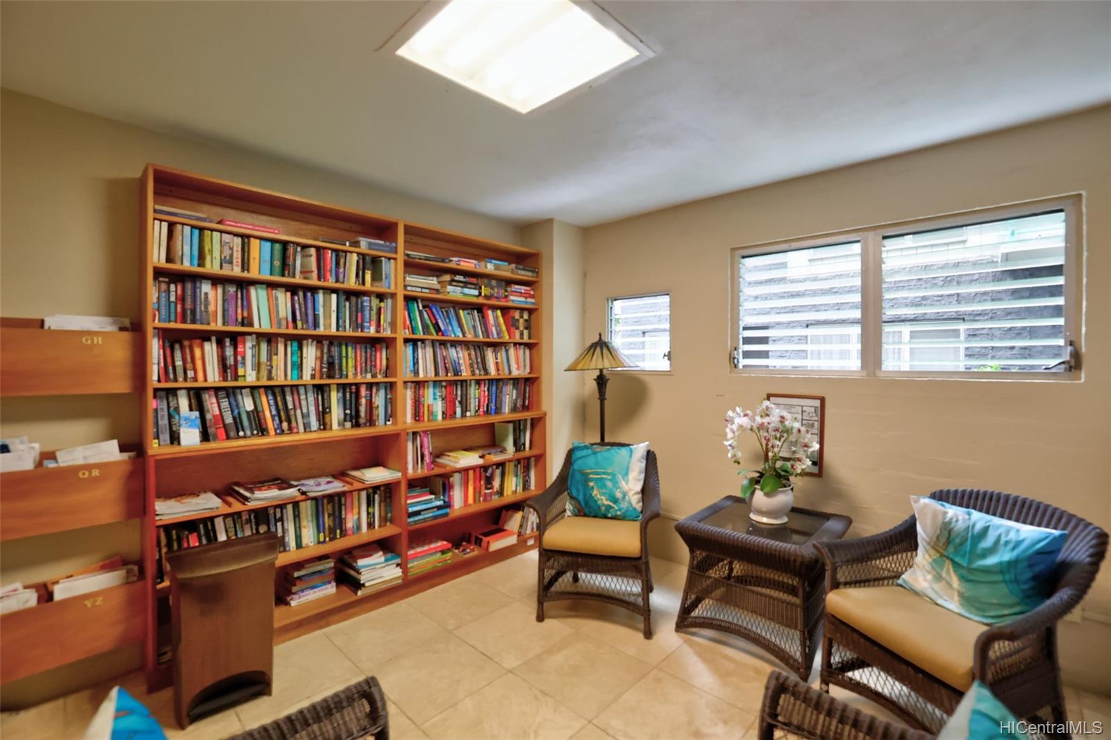 2957 Kalakaua Avenue  Unit 211