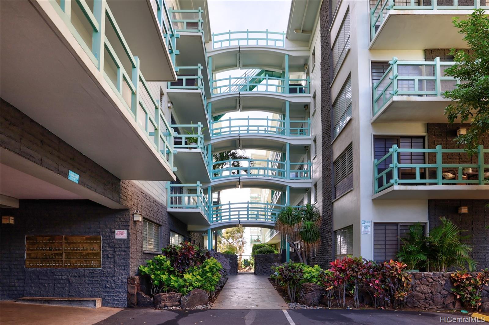 2957 Kalakaua Avenue  Unit 211