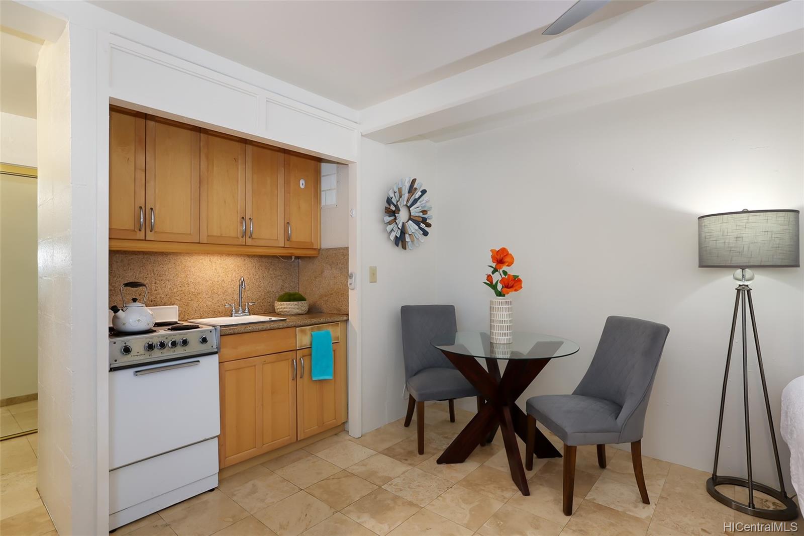 2957 Kalakaua Avenue  Unit 211